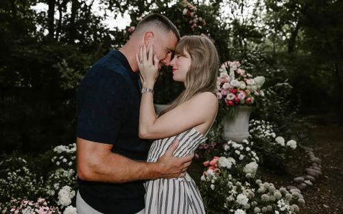 Cặp đôi nổi tiếng Taylor Swift - Travis Kelce. (Ảnh: Taylor Swift Instagram)
