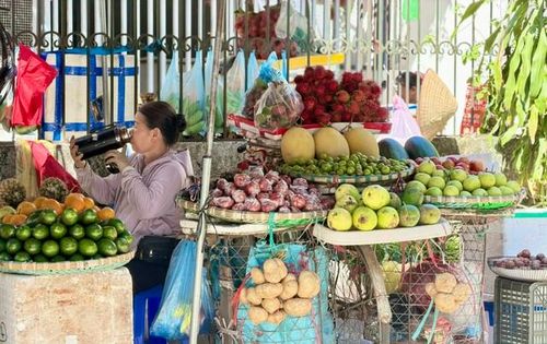 Theo chia sẻ của các tiểu thương, bơ sáp và bơ 034 là hai loại bơ được ưa chuộng trên thị trường bởi hương vị thơm ngon, giá cả phải chăng.