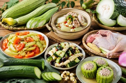 Đông y thường khuyến khích sử dụng những thực phẩm có tính mát hoặc bình, giúp thanh nhiệt, sinh tân, dưỡng âm và hỗ trợ tiêu hóa trong mùa hè.
