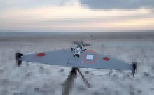Theo tuyên bố của ông Lasiichuk, mẫu UAV này đã tìm cách tấn công các khí tài của Ukraine ở khoảng cách xa, gần như sâu trong hậu phương, đồng thời sử dụng hệ thống liên lạc Starlink để điều khiển.