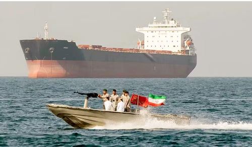 Theo thỏa thuận sơ bộ được Mỹ và Iran ký kết trong tháng trước, tàu hàng được phép đi qua eo biển Hormuz miễn phí trong thời hạn 60 ngày.
