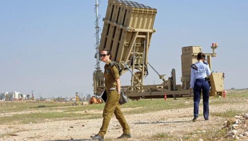 Hệ thống phòng không Iron Dome được thiết kế để đánh chặn rocket, đạn pháo, đạn cối và nhiều mục tiêu trên không ở tầm ngắn.