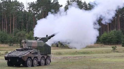 Hiện tại Ukraine là quốc gia duy nhất vận hành các hệ thống pháo tự hành này. Những khách hàng khác bao gồm Qatar, Đức, Thụy Sĩ và Vương quốc Anh vẫn đang chờ nhận vũ khí.