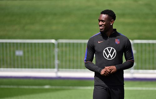  Balogun chuẩn bị cho trận gặp Bỉ. Ảnh: Reuters. 