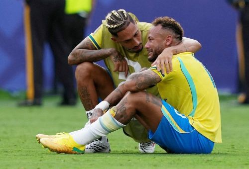 Sự xuất hiện của Neymar trên sân khiến Ancelotti bị chỉ trích nhiều hơn. Ảnh: Reuters.