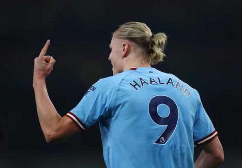 Áo của Haaland khi thi đấu cho câu lạc bộ Manchester United. Ảnh: Reuters.