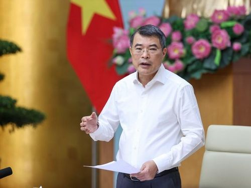 Thủ tướng đặc biệt nhấn mạnh yêu cầu phong trào thi đua, công tác khen thưởng phải bám sát hơi thở cuộc sống, gắn với việc hoàn thành các mục tiêu, nhiệm vụ cụ thể
