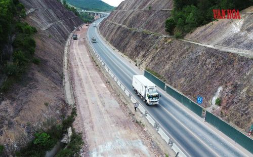Dự án đầu tư xây dựng mở rộng cao tốc Cam Lộ - La Sơn lên 4 làn đường có tổng mức đầu tư hơn 6.460 tỉ đồng. Ảnh: S.Thùy