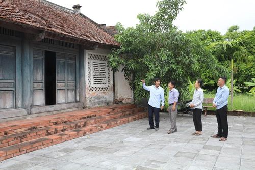 Bệ đá Long Hoa được đặt tại không gian chính điện của chùa Thượng Nương, xã Liêm Hà, tỉnh Ninh Bình. Ảnh: Thùy Dung - TTXVN