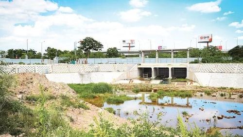 Dự án Xây dựng tuyến mương Việt Hưng-Cầu Bây và hồ điều hòa Cự Khối tại phường Long Biên (Hà Nội) đang triển khai thi công (Ảnh BẢO LONG)