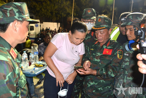 Thông báo cho thân nhân về kết quả cuộc tìm kiếm, rạng sáng 4-7 (giờ địa phương).