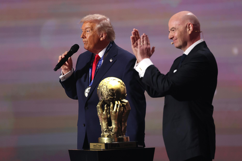  Tổng thống Trump và Chủ tịch FIFA Infantino có mối quan hệ rất thân thiết. Ảnh: Getty