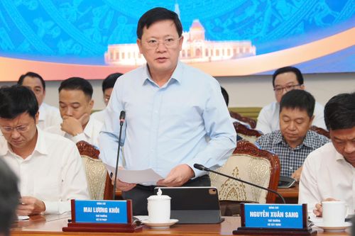  Thứ trưởng Bộ Tư pháp Mai Lương Khôi phát biểu tại buổi làm việc. ẢNH: HOÀNG HÙNG 