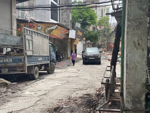 Dự án đã được thành phố phê duyệt chủ trương đầu tư từ năm 2015. Tuy nhiên, trong nhiều năm, việc triển khai gần như "đứng bánh" do những vướng mắc trong công tác giải phóng mặt bằng, bồi thường và tái định cư.