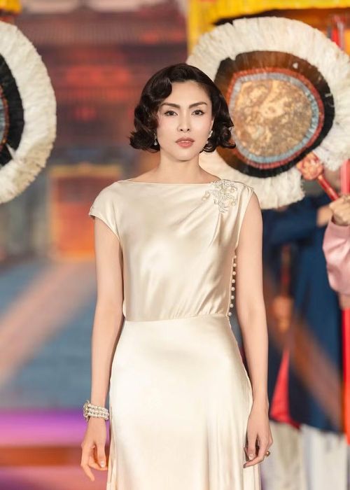 Tăng Thanh Hà vào vai Nam Phương hoàng hậu.