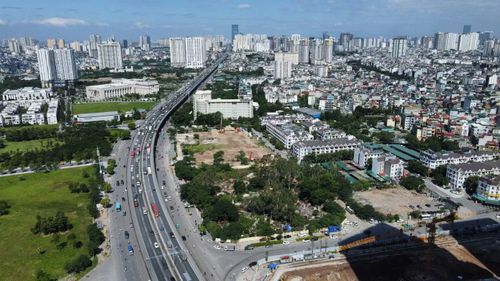 Chỉ trong tháng 6, Hà Nội liên tiếp công bố danh mục 21 dự án nhà ở xã hội mới. Trong ảnh: Khu đất triển khai dự án nhà ở xã hội cạnh đường Vành đai 3.