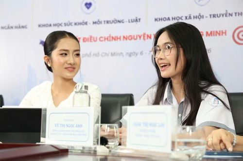 Ngọc Ánh nhận được rất nhiều sự quan tâm từ các thầy cô khi học xa nhà.