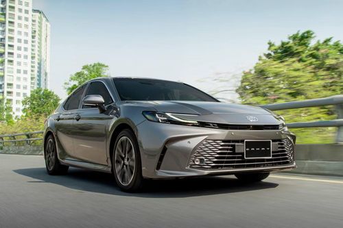 Toyota Camry tại Việt Nam hiện chỉ còn cấu hình hybrid.