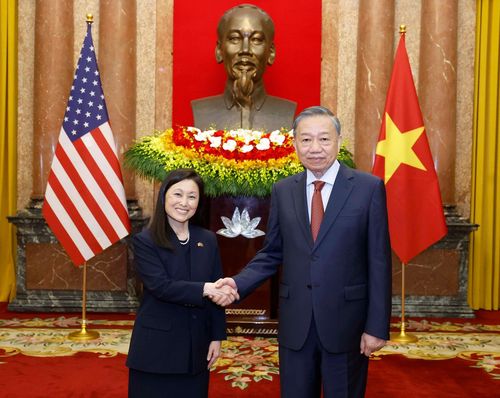 Đại sứ khẳng định Mỹ coi trọng quan hệ với Việt Nam, ủng hộ một nước Việt Nam mạnh, độc lập, tự cường và thịnh vượng; cam kết phối hợp chặt chẽ với các bộ, ngành, địa phương và đối tác Việt Nam để triển khai hiệu quả các thỏa thuận. Ảnh: TTXVN