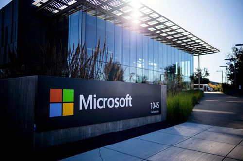 Microsoft sẽ sa thải 4.800 nhân sự trên toàn cầu. Ảnh: Bloomberg