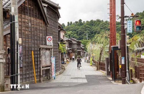 Khu phố cổ Sawara còn được gọi là “Koedo” hay “Tiểu Edo-Edo thu nhỏ” bởi nơi đây vẫn lưu giữ gần như nguyên vẹn khung cảnh của thị trấn thương mại thời Edo thế kỷ 17-19. (Ảnh: Xuân Giao/TTXVN)