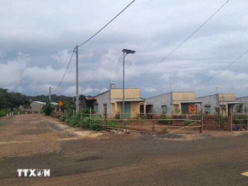 Khu dân cư Đắk Á tại xã Bù Gia Mập được xây dựng khang trang cho hộ dân là đồng bào thiểu số không có nhà ở. (Ảnh: K GƯỈH/TTXVN)