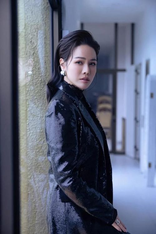 Nhật Kim Anh tỏa sáng với thần thái lạnh lùng, thẳng thắn tiết lộ lý do chưa tìm bến đỗ mới. (Nguồn: FBNV).