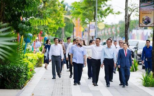  Lãnh đạo địa phương và các chuyên gia tham quan dự án đô thị đồng bộ, hiện đại đang hiện hữu tại Vĩnh Long 