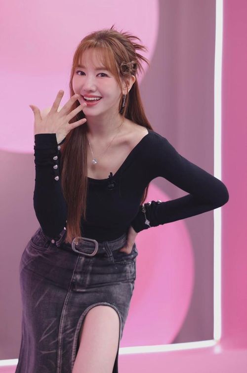 Hari Won được khán giả yêu mến nhờ visual trẻ trung, tính cách thân thiện. Ảnh: FBNV