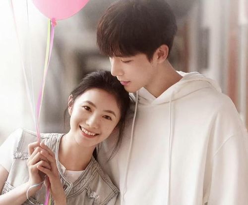 Sa Vào Tình Yêu Cuồng Nhiệt Của Chúng Ta bắt đầu từ những hiểu lầm giữa Từ Chi và Trần Lộ Chu trong giai đoạn chuẩn bị cho kỳ thi đại học. Cả hai từng cho rằng đối phương là người không đáng tin, nhưng những lần tiếp xúc sau đó lại khiến khoảng cách dần thu hẹp. Khi tình cảm vừa chớm nở, Trần Lộ Chu phải ra nước ngoài du học, tạo nên thử thách lớn cho mối quan hệ của họ. Sau một thời gian xa cách, anh quyết định trở về nước, nhập học cùng trường với Từ Chi để tiếp tục theo đuổi tình yêu. Lưu Hạo Tồn và Vương An Vũ góp phần tạo nên sức hút cho câu chuyện tình mang màu sắc cuồng nhiệt, trẻ trung.
