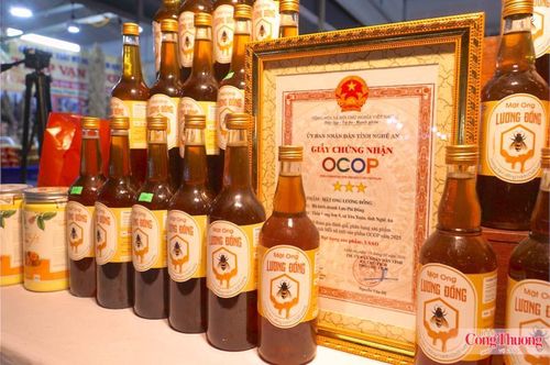 Sản phẩm mật ong từ đôi bàn tay cựu chiến binh Lưu Phi Đồng nuôi tạo là sản phẩm OCOP của tỉnh Nghệ An.