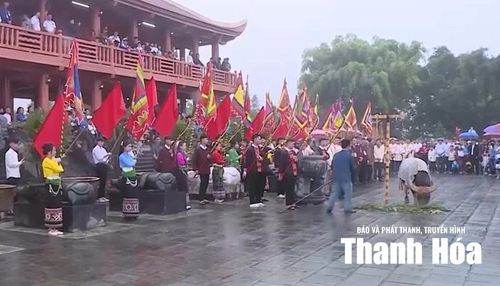 Lễ hội dâng trâu tế trời đền Chín Gian là sinh hoạt tín ngưỡng dân gian đặc sắc của đồng bào Thái.