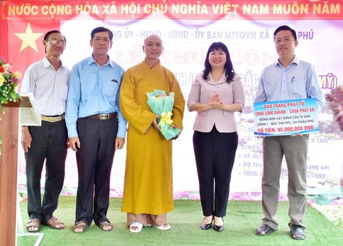 Tiếp nhận nguồn lực hỗ trợ từ các nhà hảo tâm.