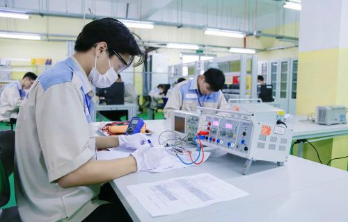  Đào tạo nguồn nhân lực cho ngành công nghiệp điện tử tại Trường Cao đẳng công nghiệp Bắc Ninh. 