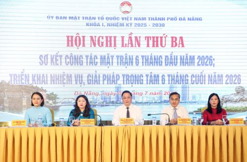 Lãnh đạo Ủy ban MTTQ Việt Nam thành phố chủ trì hội nghị. Ảnh: NGỌC PHÚ