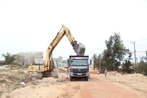 Dự án ĐT 639 đoạn Mỹ Thành - Lại Giang ngang qua địa bàn xã Phù Mỹ Đông đang được triển khai thi công. Ảnh: T.S