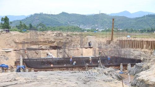  Đập dâng Cây Dừa (xã Tuy Phước) là một trong những công trình thủy lợi được đầu tư nhằm nâng cao năng lực cấp nước cho sản xuất và đời sống dân cư. Ảnh: TRỌNG LỢI 