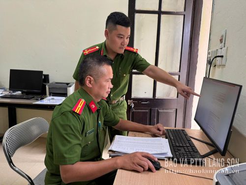 Cán bộ Công an xã Bằng Mạc xây dựng kịch bản clip tuyên truyền về phòng, chống ma túy