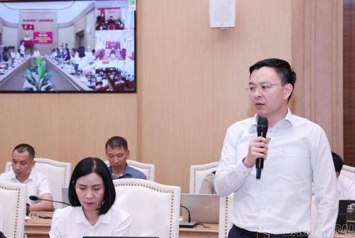 Các đồng chí Ủy viên Ban Thường vụ Tỉnh ủy phát biểu tại hội nghị.