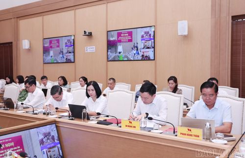 Đại biểu dự hội nghị tại điểm cầu Tỉnh ủy.