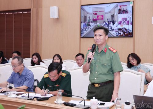 Đại biểu phát biểu thảo luận tại hội nghị.