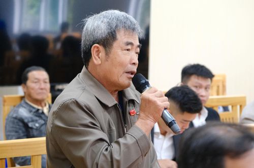 Đại diện các tổ dân phố phát biểu về các vấn đề còn tồn tại trên địa bàn trong thời gian qua