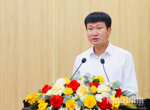 Đồng chí Bí thư Tỉnh ủy Trần Huy Tuấn phát biểu khai mạc Hội nghị.