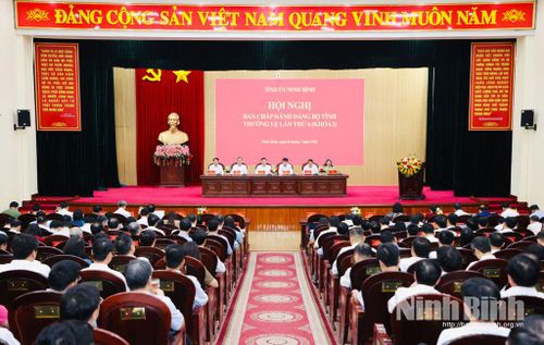 Quang cảnh Hội nghị Ban Chấp hành Đảng bộ tỉnh lần thứ 6 (chiều ngày 6/7).
