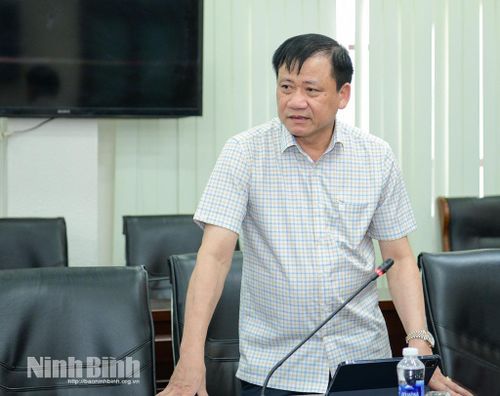 Đồng chí Mai Thanh Long, Tỉnh ủy viên, Phó Chủ tịch HĐND tỉnh phát biểu thảo luận tại tổ số 4.