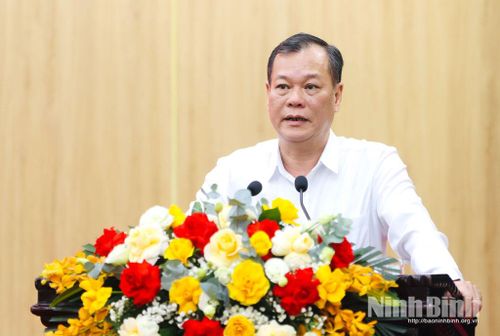 Đồng chí Lê Quốc Chỉnh, Phó Bí thư Tỉnh ủy, Chủ tịch HĐND tỉnh phát biểu điều hành tại Hội nghị.