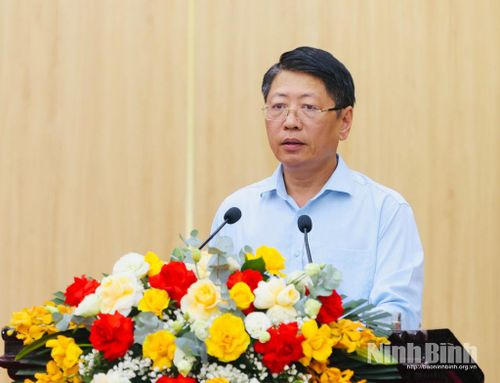 Đồng chí Trần Song Tùng, Ủy viên Ban Thường vụ Tỉnh ủy, Phó Chủ tịch Thường trực UBND tỉnh quán triệt Nghị quyết số 02-NQ/TW của Bộ Chính trị về xây dựng và phát triển Thủ đô Hà Nội trong kỷ nguyên mới.
