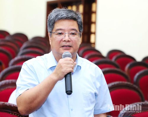 Đại biểu thảo luận tại tổ số 5.