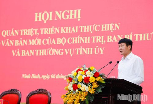 Đồng chí Bí thư Tỉnh ủy Trần Huy Tuấn quán triệt Nghị quyết số 17-NQ/TU và Nghị quyết số 18-NQ/TU của Ban Thường vụ Tỉnh ủy.