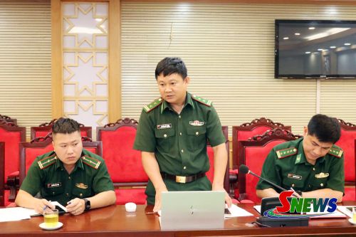 Đại diện Ban Chỉ huy Bộ đội biên phòng tỉnh báo cáo tiến độ triển khai dự án.